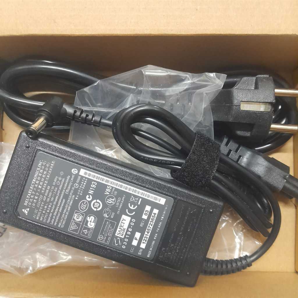 Adaptor Adapter Charger Casan Fujitsu 19V - 3.42A - Hitam Original Delta