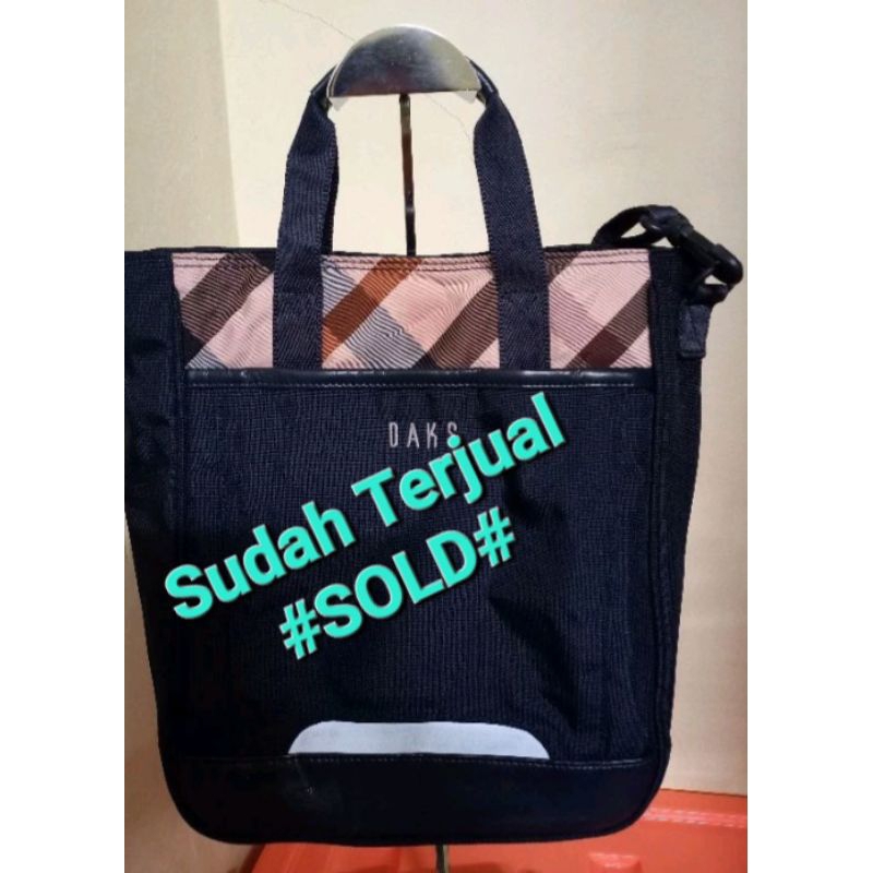 carry n sling bag dari brand Daks. Bahan nylon mix kulit lengkap tag. produk sudah terjual #SOLD#