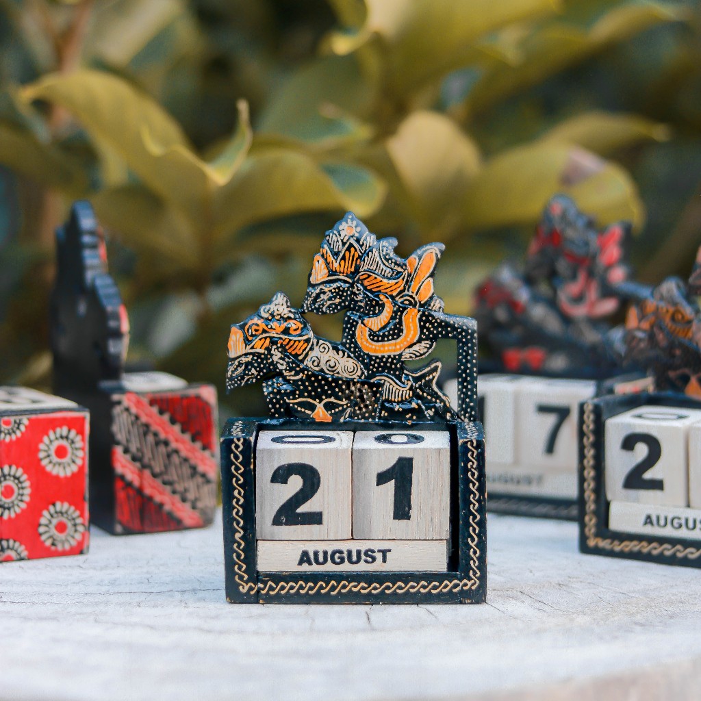 

KALENDER PREMIUM TANGGALAN BALOK KAYU MOTIF BATIK EDISI TOKOH WAYANG RAMA SHINTA