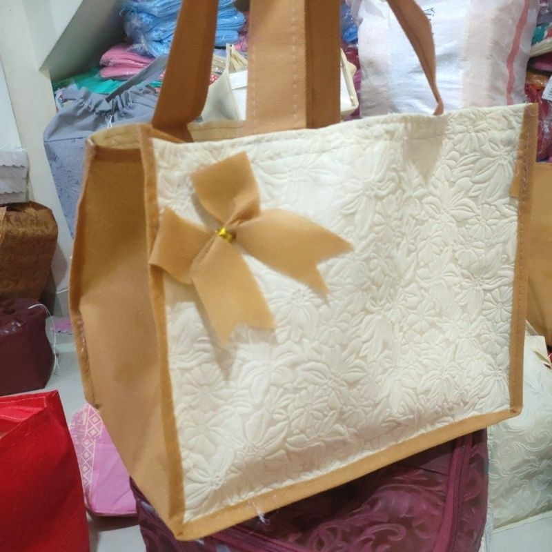 

Tas hajatan Embos kombinasi ukuran Bento 27x17x20cm (PxLxT)