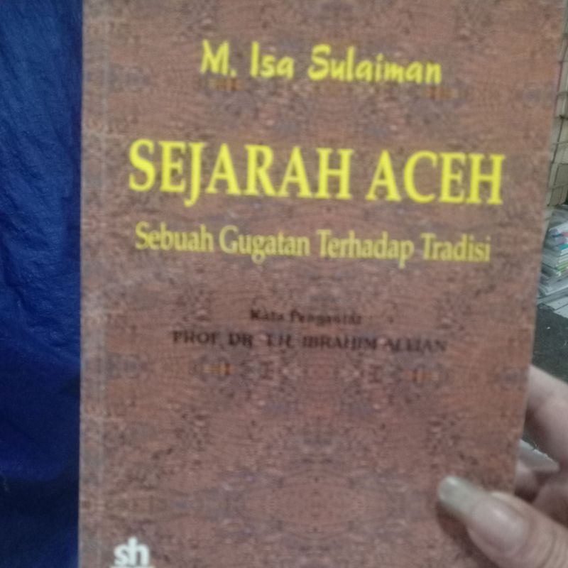 BUKU BEKAS SEJARAH ACEH SEBUAH GUGATAN TERHADAP TRADISI. KATA PENGANTAR PROF. DR. IR. IBRAHIM ALFIAN