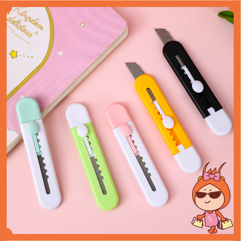 

Pisau Cutter Mini / Pisau Silet Ukir / Alat Ukir Mini dengan Motif Menarik