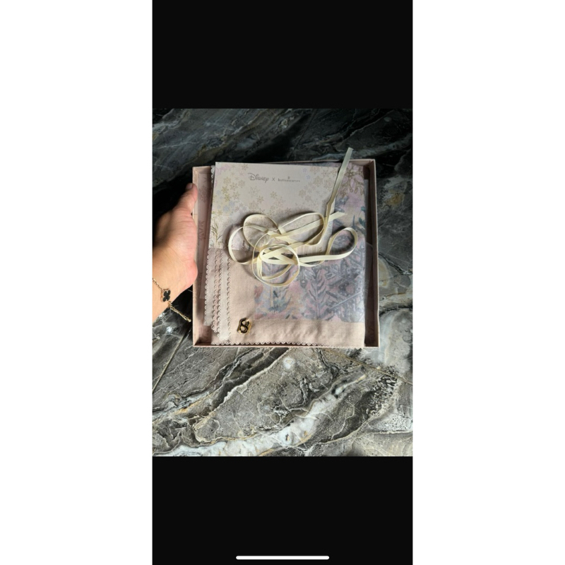 Buttonscarves Disney Frozen- Almond