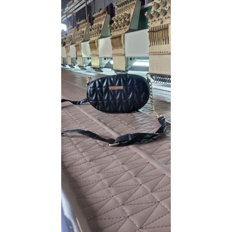 tas slempang wanita oval