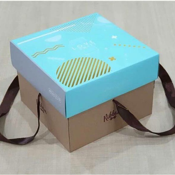 

Kotak Kue | Cake Box Nicole Tigerson Ribbon 25cm x 25cm x 18cm