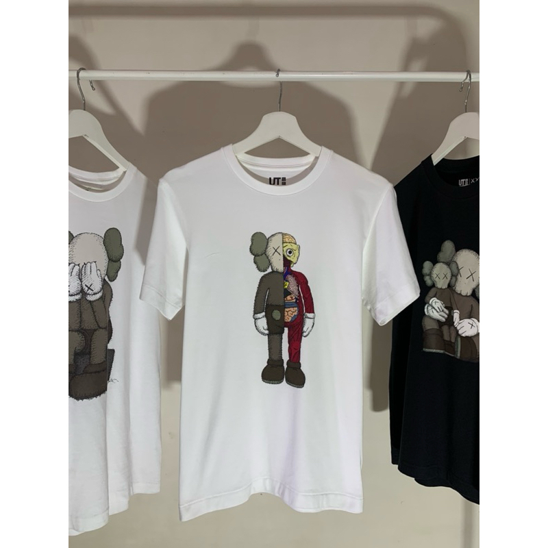KAOS UNIQLO X KAWS ANATOMI SECOND BRANDED