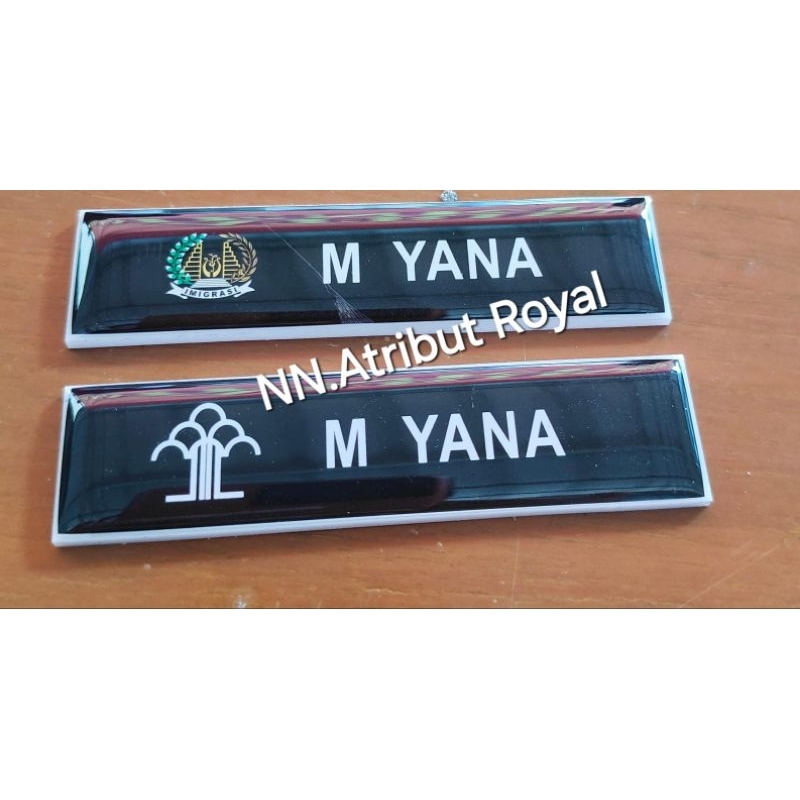 

Nama Dada Hitam Putih Pakai Logo