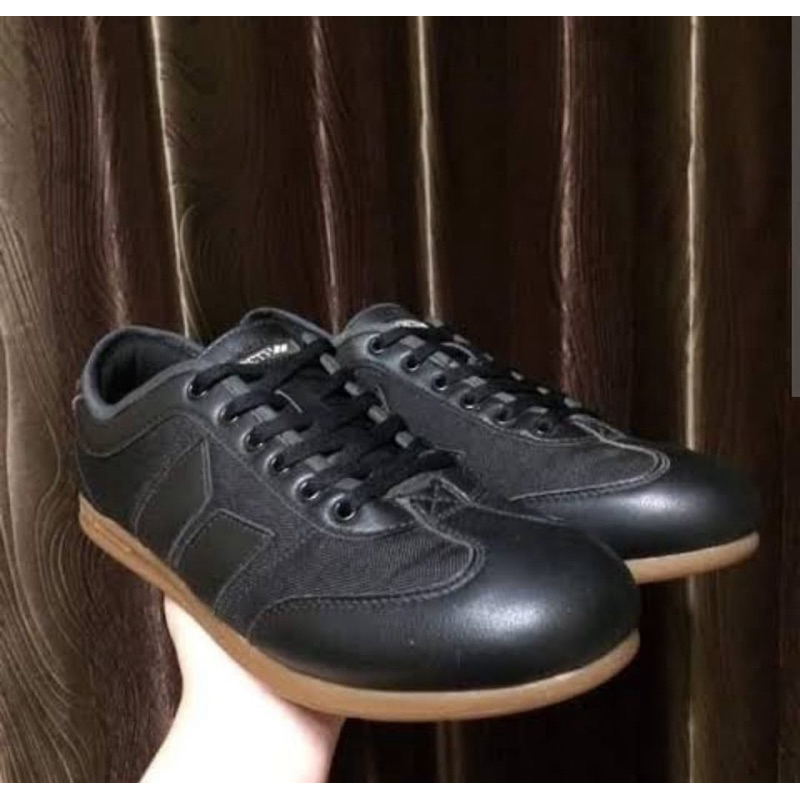 Macbeth Brighton Black Gum size 39 Second