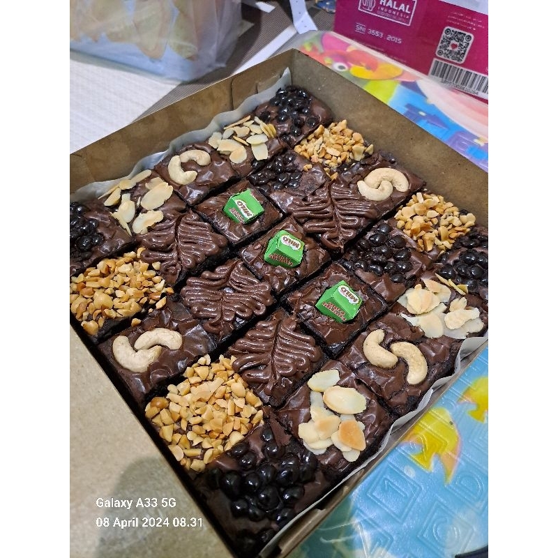 

Fudgy brownies shiny crust brownies bronis nyoklat mantul endul varian mix brownies sekat brownies potong