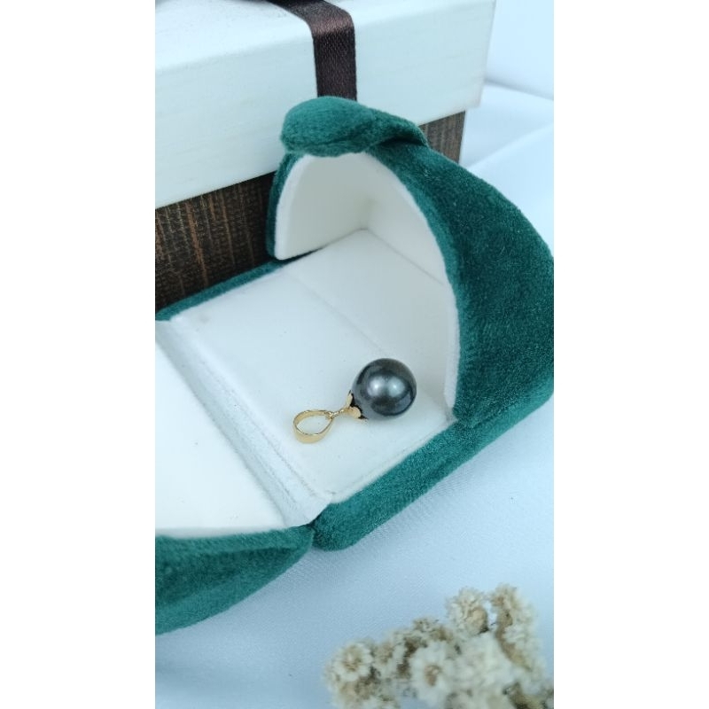 Liontin Emas 22 Karat Mutiara Air Laut Hitam Oval Grade A