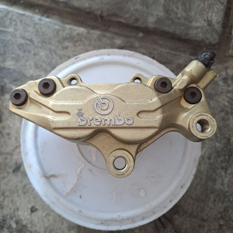 kaliper brembo 4 piston 2 pin kanan