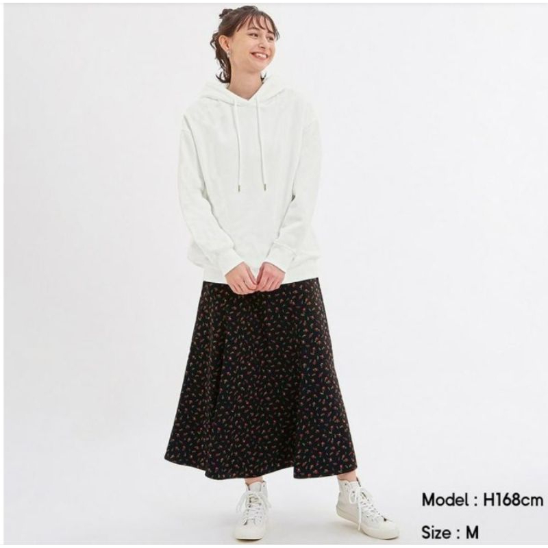 GU FLORAL FLARE SKIRT IN BLACK