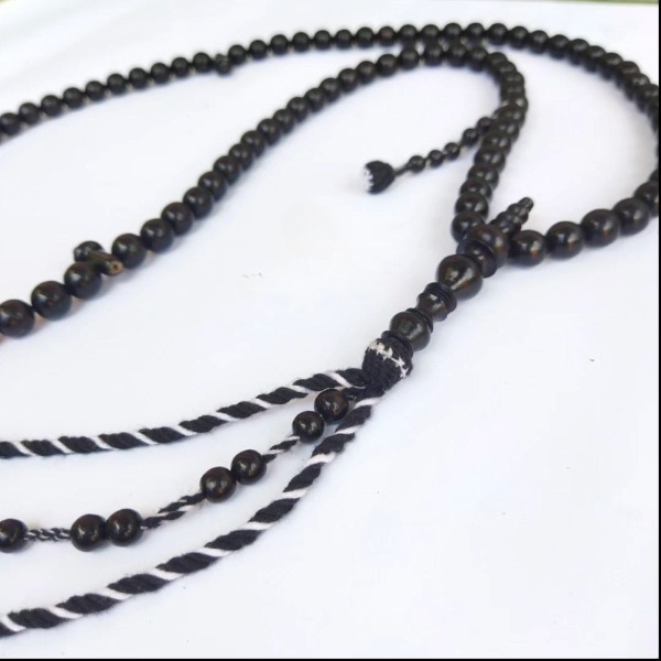 Tasbih Muslim 99 Butir Akar Bahar Yuser Tali Arus Hitam Model Bulat Variasi Tali Rajut
