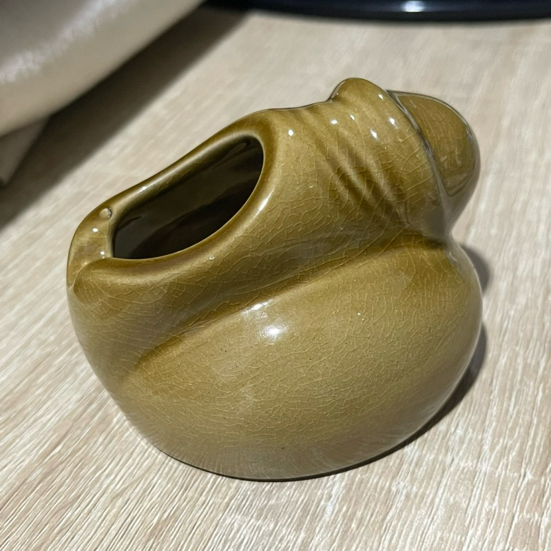 Asbak Keramik Bentuk Unik