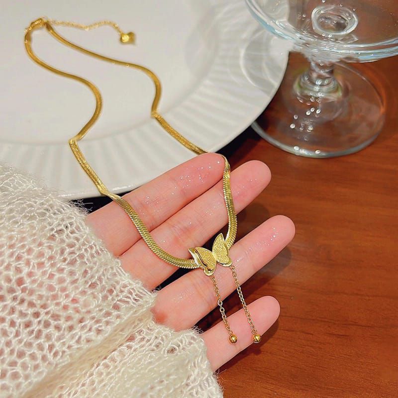 Kalung titanium wanita rantai lipan tipis kupu - kupu gold