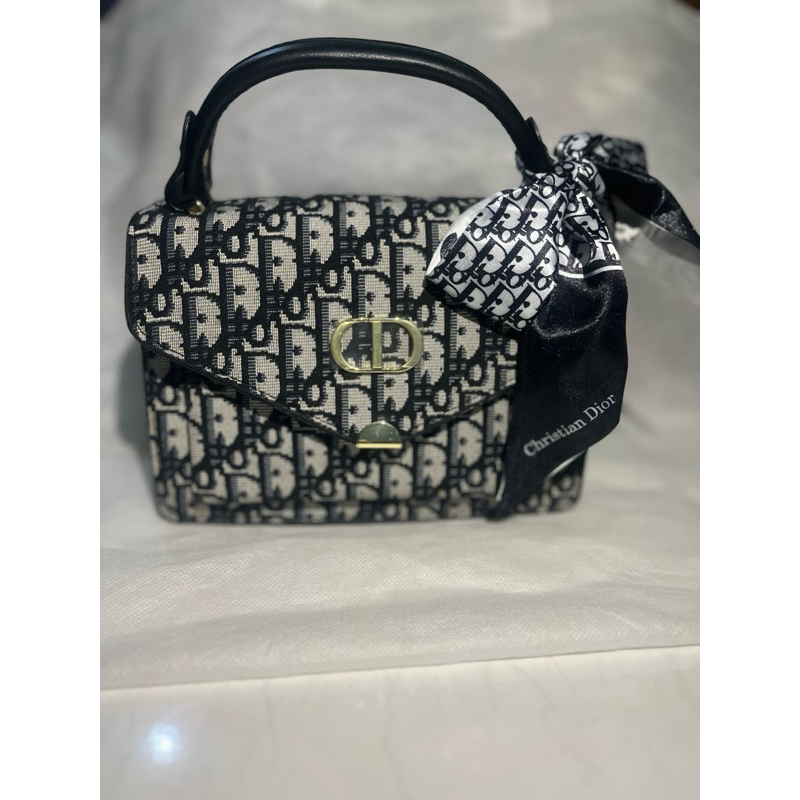 tas jinjing slempang christian dior hitam putih