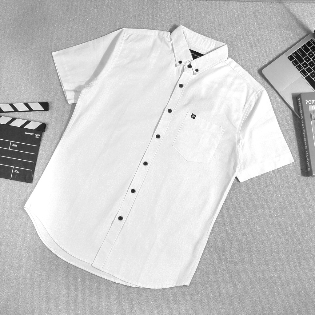 Kemeja Pria Lengan Pendek Slimfit Warna Putih