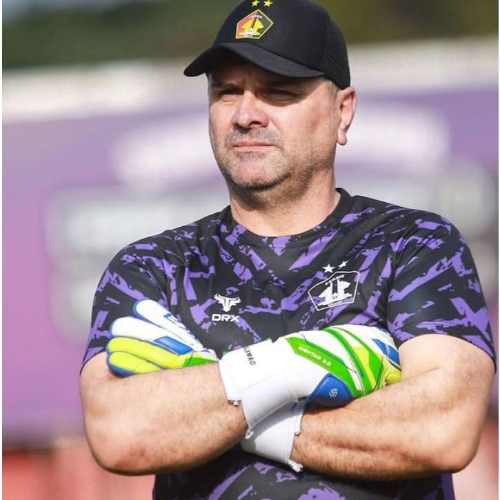 Topi Persik Kediri Djajati Macan Putih Liga Satu