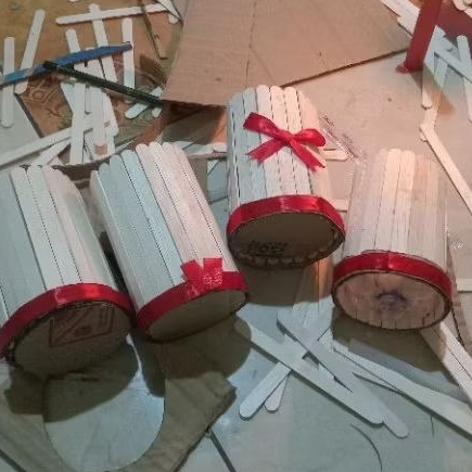 

TEMPAT PENSIL DAN PULPEN