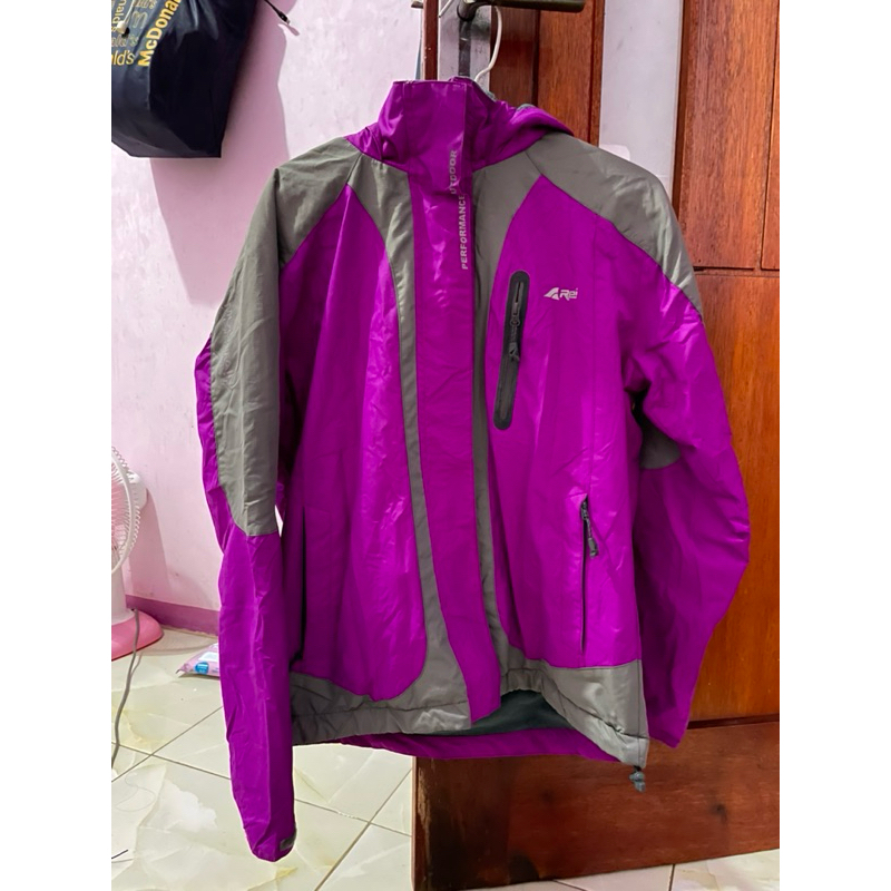 JAKET OUTDOOR AREI SECOND