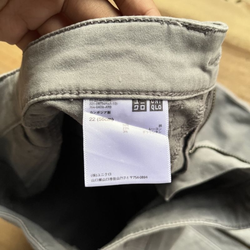 PRELOVED CELANA UNIQLO ABU-ABU