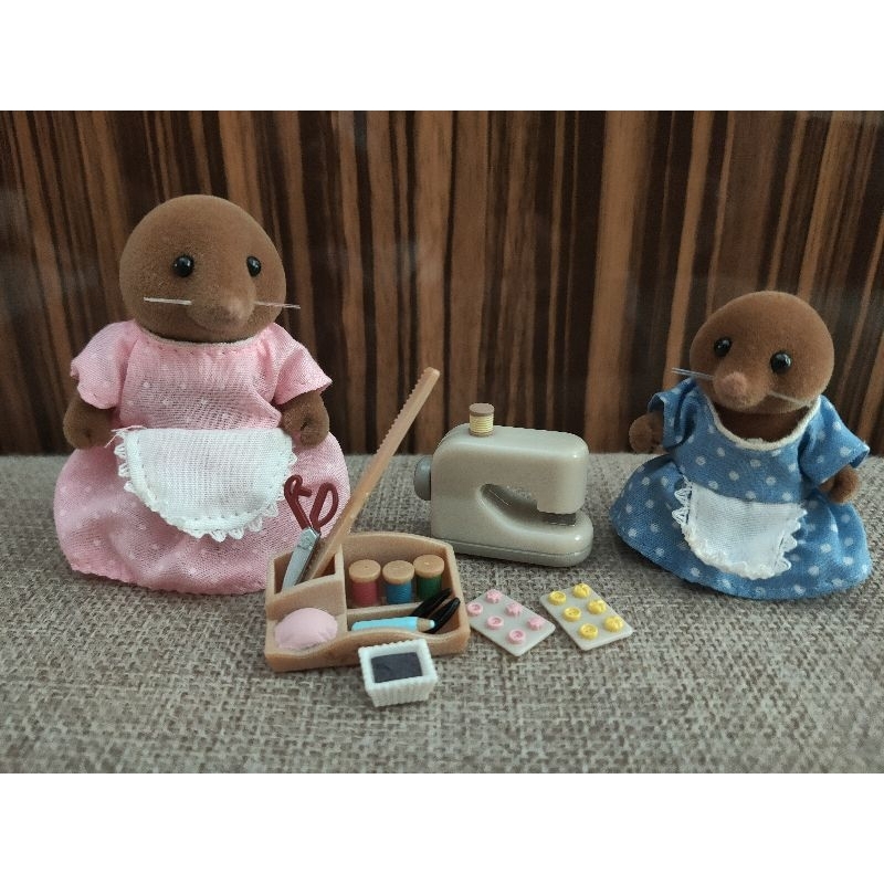 Sylvanian Families Mother Mole and Sister Sewing