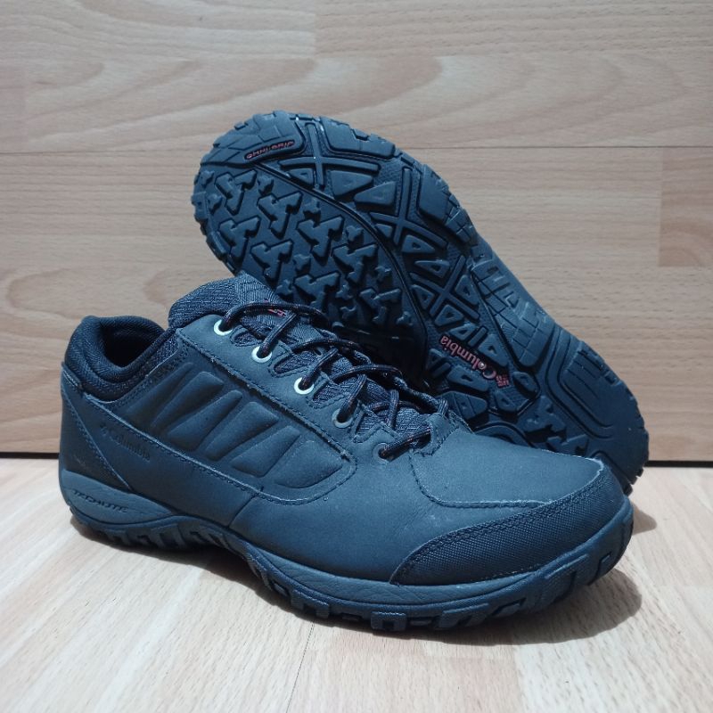 SEPATU OUTDOOR COLUMBIA TECHLITE