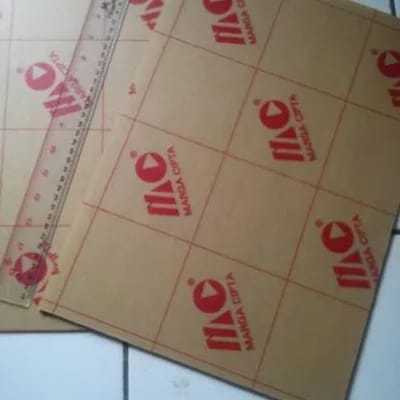 

Akrilik Lembaran A4 Hitam Glossy