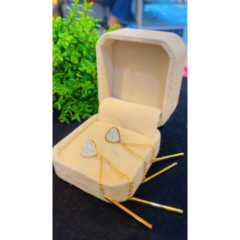 Anting Tusuk Titanium Love Putih