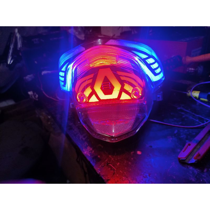 Lampu Belakang LED Motor Matic dengan Efek Senja Biru dan Rem Kedip, Pemasangan Mudah Tanpa Ubah Kab