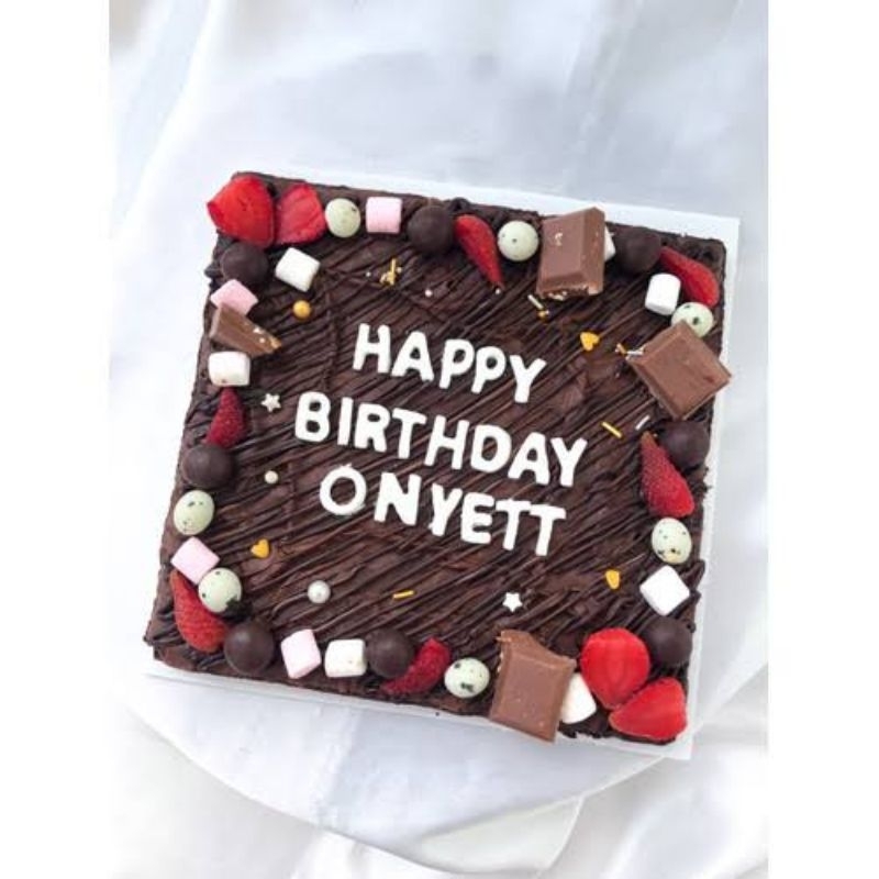 

Brownies Custom (Glamoury)/Ulang tahun/Brownies Panggang