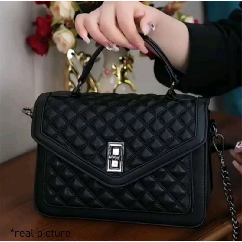 Tas Slempang Kotak Wanita Bordir Kunci Putar Black Terlaris