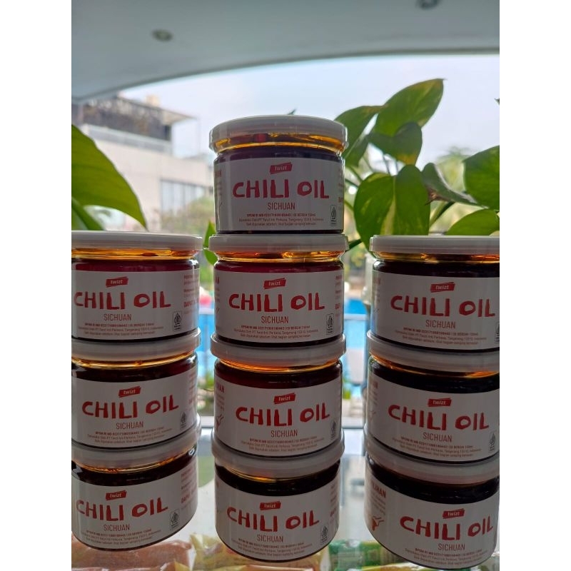 

SICHUAN CHILI OIL MINYAK CABAI GARLIC CHILI 118GR marshopjkt