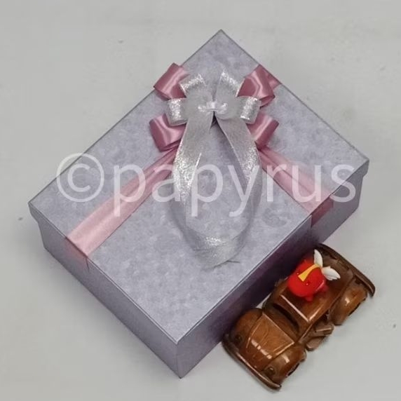 

PAPYRUS 17,5x22,5 Tinggi 10cm Kotak Kado Gift Box Hadiah V1