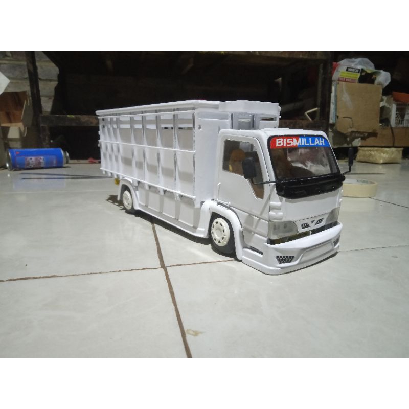 miniatur truk elf