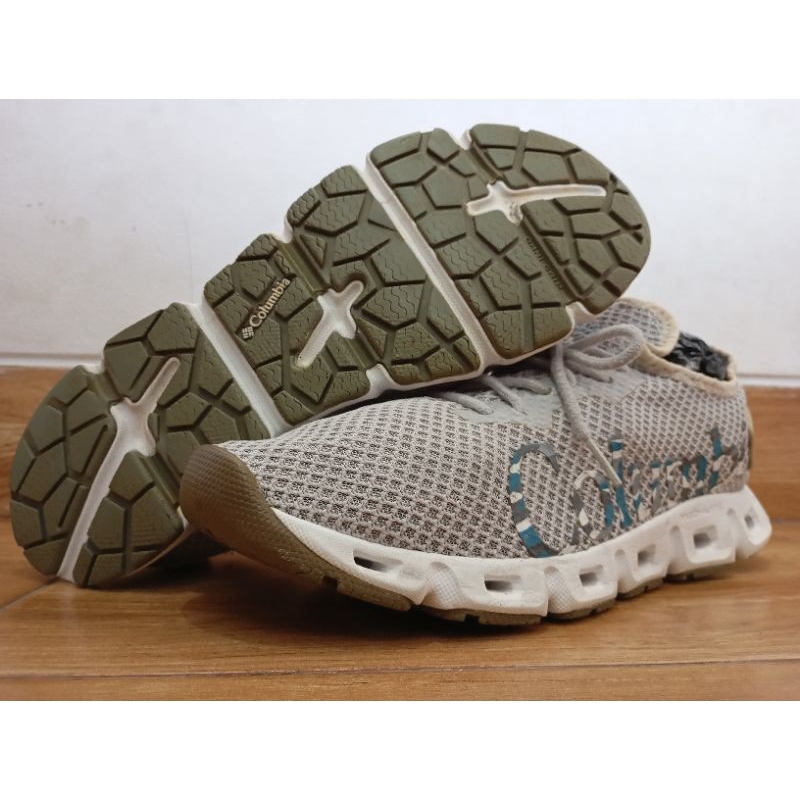 sepatu trekking slip on COLUMBIA