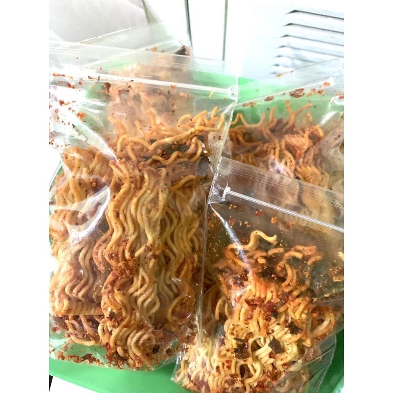 

MIE KREMES PEDAS/ MIE KERITING- Berat 1 PC 60 gram