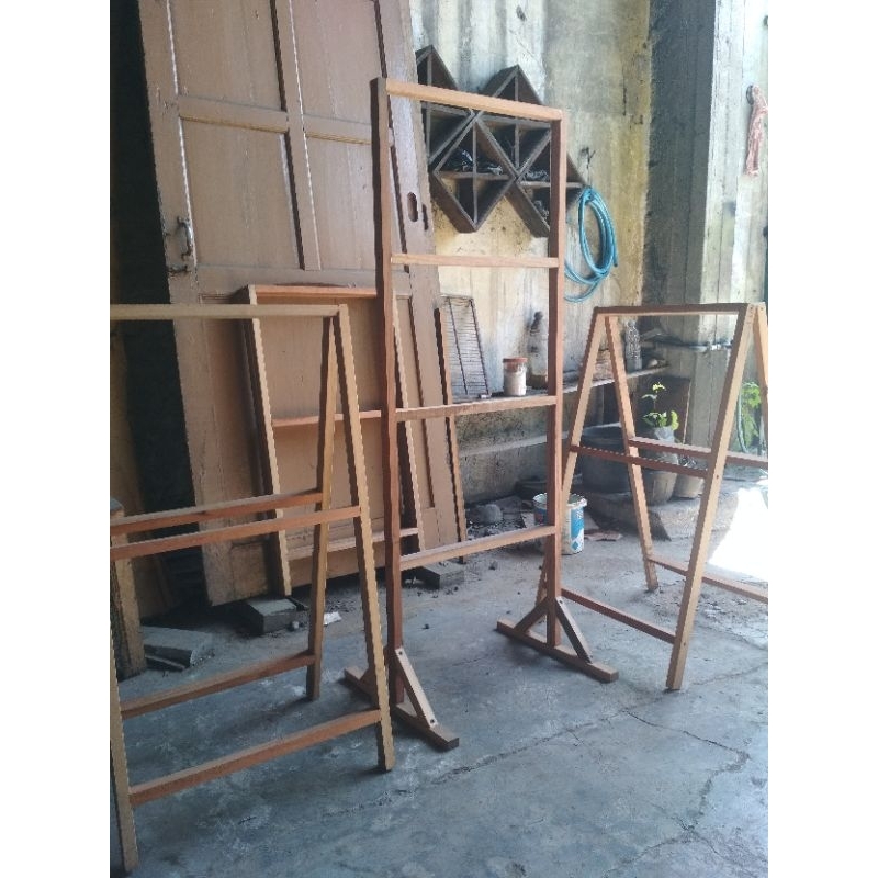stand banner atau segitiga reklame