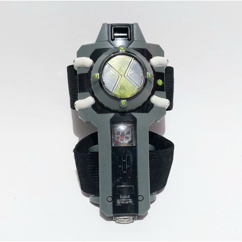 Bandai Ben 10 transforming arm omnitrix watch