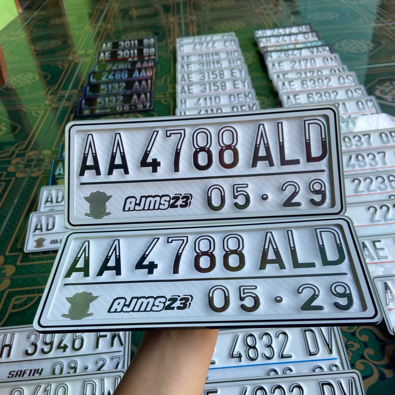 PLAT NOMER MOTOR MIKA AKRILIK MODEL PUTIH KARBON HOLOGRAM VARIASI STANDAR MURAH ASLI BERLOGO SAMSAT