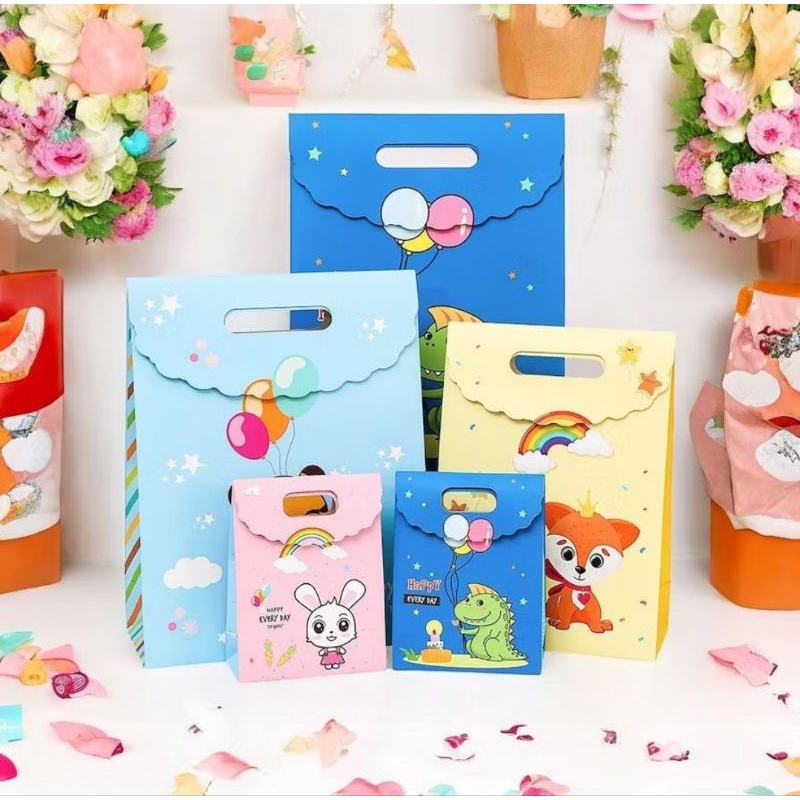 

Goodie bag ulang tahun anak dengan motif kartun yang lucu