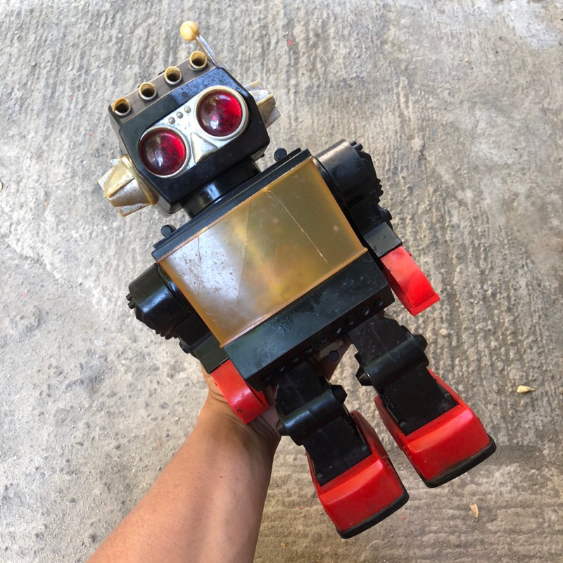 robot saturn vintage robot saturn original