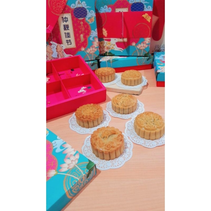 

BUTTER MOONCAKE