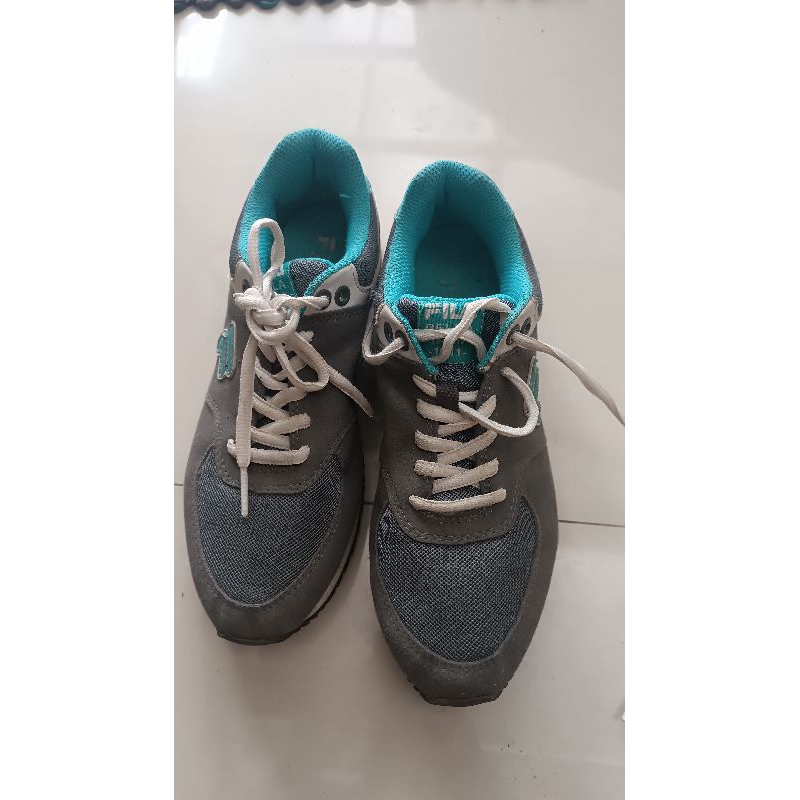 sepatu preloved FILA running