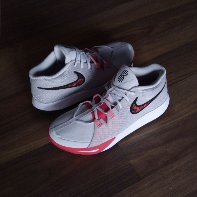 NIKE KYRIE FLYTRAP 6 GREY RED