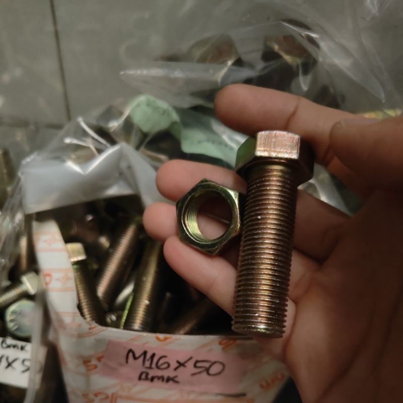 baut mur drat halus m16x50 kunci 22 drat pitch 1.5 / baut mur  kuning M16 x 50 kunci 22 / baut m16x5