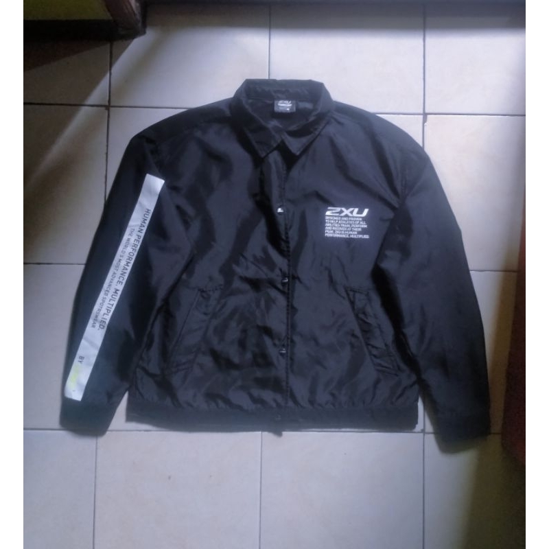 jacket sport 2XU hitam