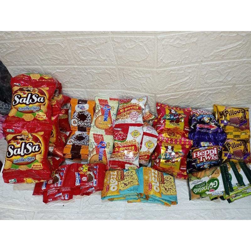 

ANEKA SNACK HARGA 500an isi 10