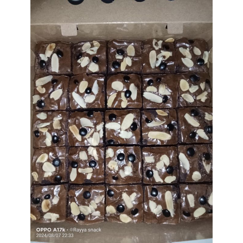 

Fudgy brownies nyoklat lembut 25 potong cocho almond hampers brownies nyoklat halal sertifikat