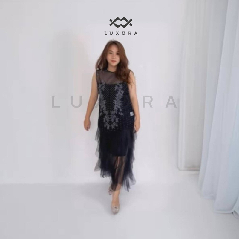 Sewa Dress / Rent Dress Teardrop Top by Sapto Djojokartiko